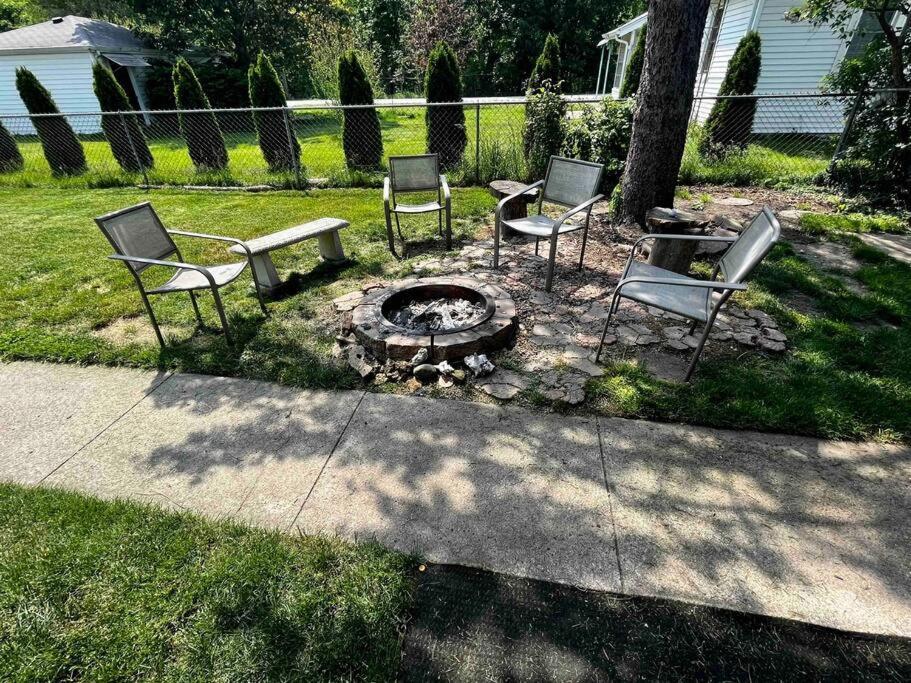 Blue Birdhouse - Indiana Dunes - Pet Friendly Chesterton Εξωτερικό φωτογραφία